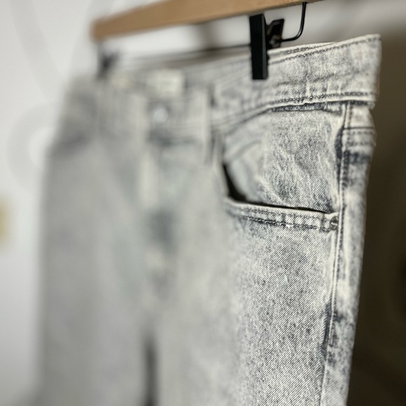 Universal Thread Vintage Straight Light Gray Womens Jeans Size 18, Like New - Picture 2 of 5